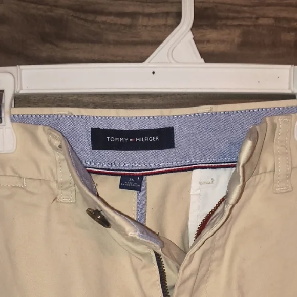 Tommy Hilfiger Men’s Classic Chino Khaki Shorts - Tan/Beige - Size 36 - Picture 2 of 5
